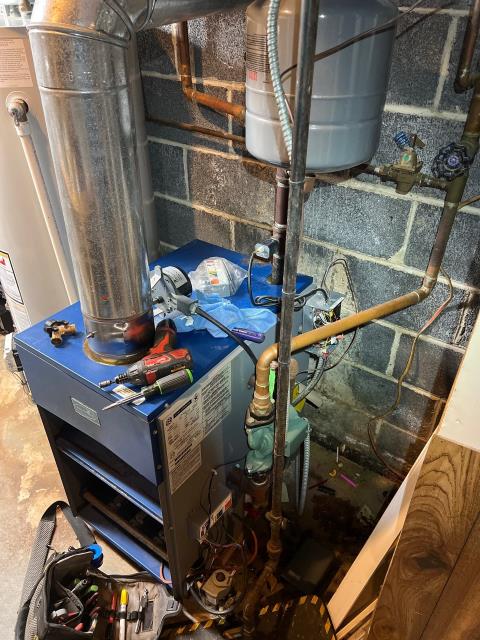 Responded to a no-heat call for a longtime customer in Richboro, PA 19040. Their 5-year-old boiler system wasn’t igniting despite several restart attempts. After diagnosing the issue, we found a failed low water cut-off that prevented the burner from firing. We provided recommendations and discussed replacement options to restore safe and reliable heating before temperatures drop further.