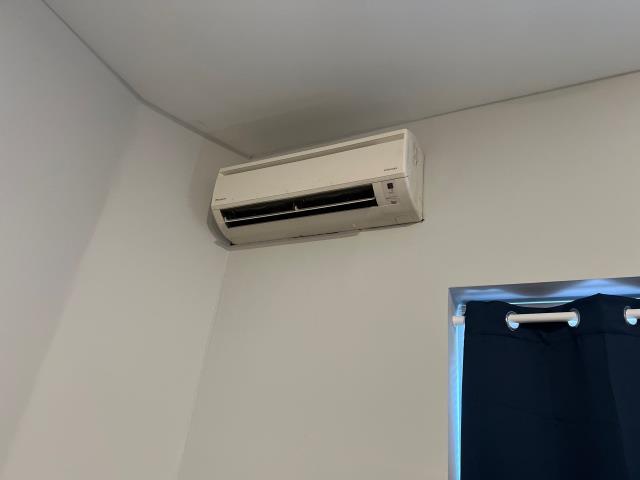 Completed a no-heat concern for a tenant in philadelphia, pa 19146, who was worried about cold indoor temperatures and potential pipe issues. Our technician replaced the batteries in the remote controller and cleaned the battery connectors to restore proper system operation. The heating system is now working reliably, keeping the apartment warm and safe.