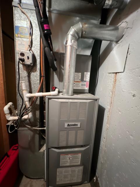 Just wrapped up an annual heating maintenance for a comfort club member in philadelphia, pa 19116. Our technician inspected the furnace, cleaned burners, checked airflow, and verified all safety controls to ensure peak performance. The system is now running efficiently and safely, ready to keep the home warm throughout the winter.