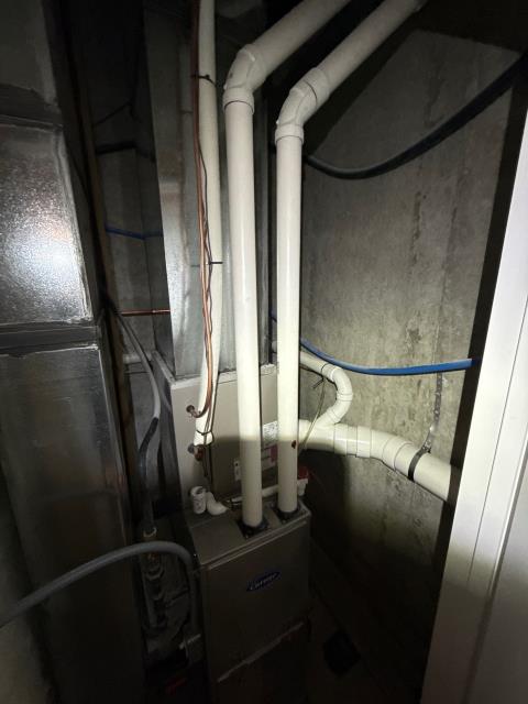 Performed annual heating maintenance for one of our club members in Philadelphia, PA 19146. The Carrier furnace was thoroughly inspected and serviced as part of their membership plan, including cleaning the burners, checking the heat exchanger, and verifying safe operation. The system is running smoothly and ready for the colder months ahead.