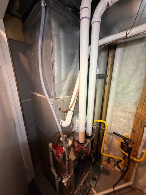 Performed annual heating maintenance for one of our club members in Philadelphia, PA 19146. The Carrier furnace was thoroughly inspected and serviced as part of their membership plan, including cleaning the burners, checking the heat exchanger, and verifying safe operation. The system is running smoothly and ready for the colder months ahead.