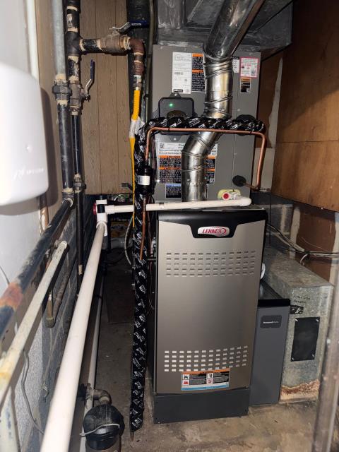 Wrapped up an installation of a Lennox SILVER 80% two-stage heating and 16 SEER2 cooling system in Warminster, PA 18974. The project included a Merit Series AC (ML17KC2), an Elite Series furnace (EL280E), a Smart Ecobee WiFi thermostat, a MERV 11 filter rack, and all necessary pads, whips, and disconnects. The system was fully tested for proper operation, ensuring energy-efficient heating and cooling with up to 45% cooling savings. Home now has balanced airflow, comfort, and reliability for the upcoming season.