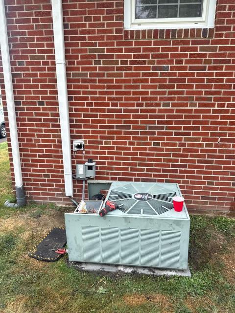 I diagnosed a non-functioning ac system, finding extensive repairs needed. After discussing with the homeowner, i presented three lennox replacement options for their consideration. I diagnosed a non-functioning ac system, finding extensive repairs needed. After discussing with the homeowner, i presented three lennox replacement options for their consideration.