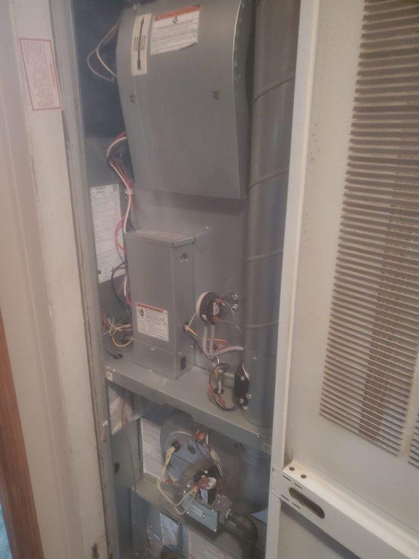 Completed scheduled Worry Free Service Agreement heating maintenance on residential furnace system. Performed comprehensive inspection of vertically-stacked HVAC components, including gas valves, control mechanisms, and all electrical connections. Processed 3-5 Consumers Energy rebate documentation associated with furnace maintenance program.