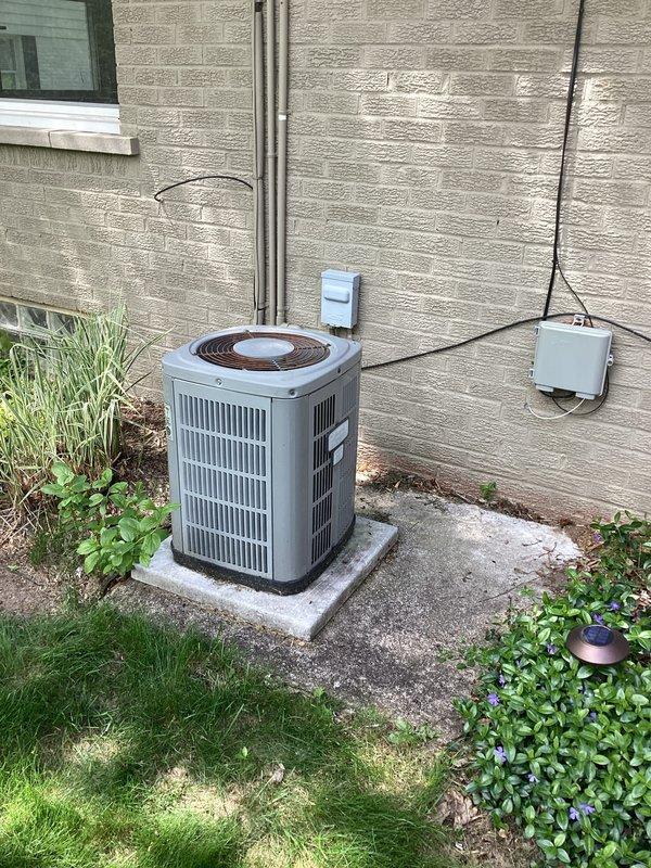 Provided replacement estimate for residential R22 air conditioning system experiencing freezing conditions. Assessed existing outdoor condensing unit installed on concrete pad against exterior wall, documented current system configuration including refrigerant lines, electrical disconnect, and conduit routing. Presented multiple equipment replacement options to address obsolete R22 refrigerant and resolve freezing issue.