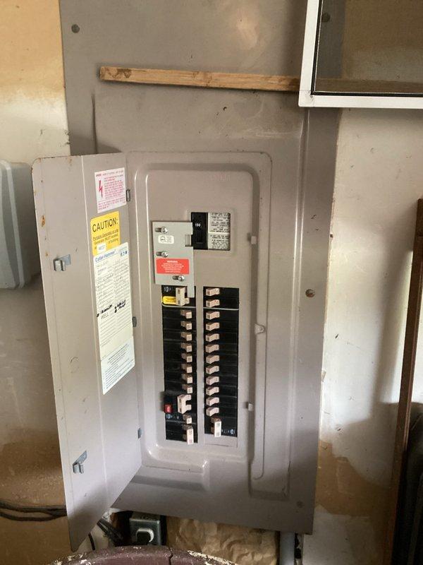 Provided comprehensive replacement estimate for 1995 residential air conditioning system experiencing refrigerant leak. Evaluated existing outdoor condenser unit, electrical disconnect, and associated electrical panel to determine complete system replacement requirements and ensure proper capacity sizing for customer's cooling needs.