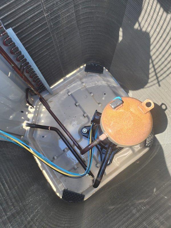 Completed final commercial Worry Free Service Agreement cooling maintenance visit on rooftop HVAC unit. Performed comprehensive inspection of cylindrical condenser unit with vertical fin design, verified operational status of all components including motor assembly, refrigerant lines, electrical connections, and heat exchanger coil. Unit found in good working condition with all systems operating within normal parameters.