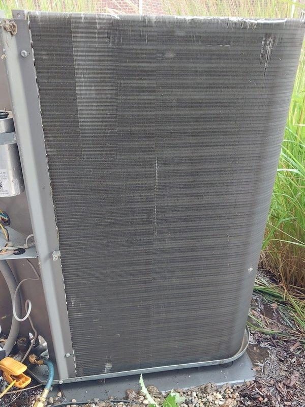 Responded to service call for condensation leak issue and performed complete air conditioning maintenance. Inspected outdoor condenser unit, verified heat exchanger fins for proper alignment and airflow, and checked internal components including compressor, refrigerant lines, and electrical connections. Cleaned accumulated dirt and debris from condenser coils, confirmed proper drainage from condensate system, and verified all mechanical and electrical components operating within normal parameters.