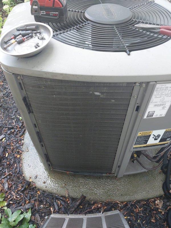Completed comprehensive air conditioning maintenance and tune-up on residential outdoor condensing unit. Performed standard preventive maintenance procedures including inspection of compressor, condenser coil, refrigerant lines, electrical connections, and fan assembly. Customer enrolled in maintenance plan during service visit.