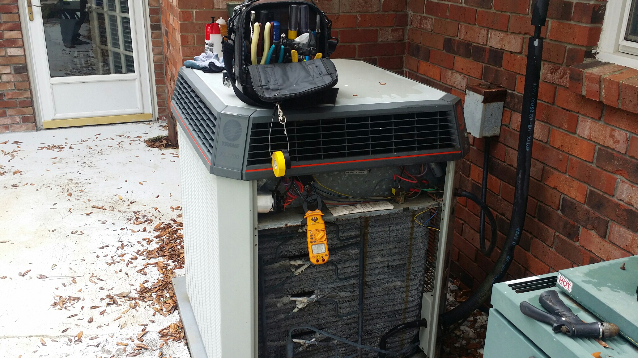 Air conditioning service and maintenance 