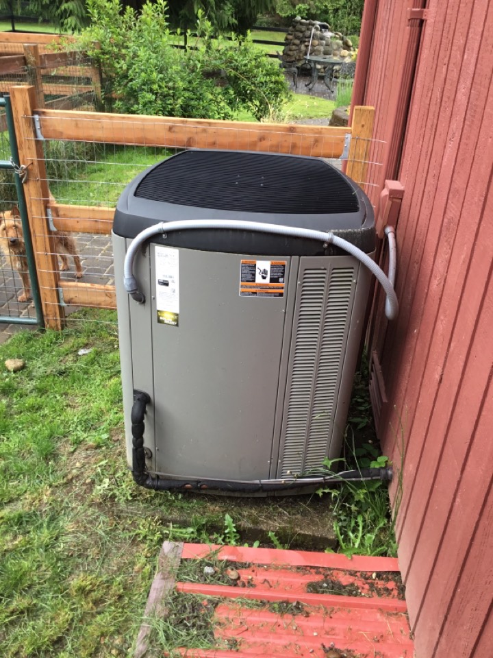 Performing a planned Maintenance on a Lennox heat pump in Woodinville, WA
