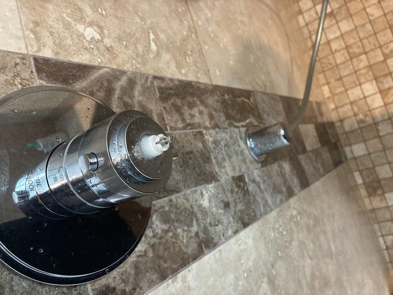 Conducted comprehensive inspection of shower valve assembly in tiled enclosure. Identified control valve with reference number 41023140, which was properly installed with no visible damage. Noted functional operation of the valve mechanism and confirmed no leaks in the surrounding plumbing connections.