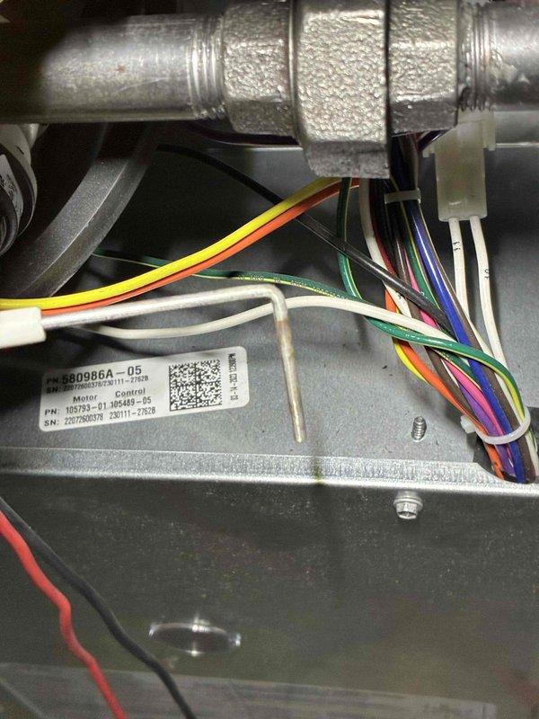 Performed routine maintenance on HVAC system, inspecting control board (part #5009860-05) and electrical connections. Replaced existing air filter with new Filtrete Electrostatic High Performance filter (MPR 1550, 16x25x4"). All components tested and functioning properly.