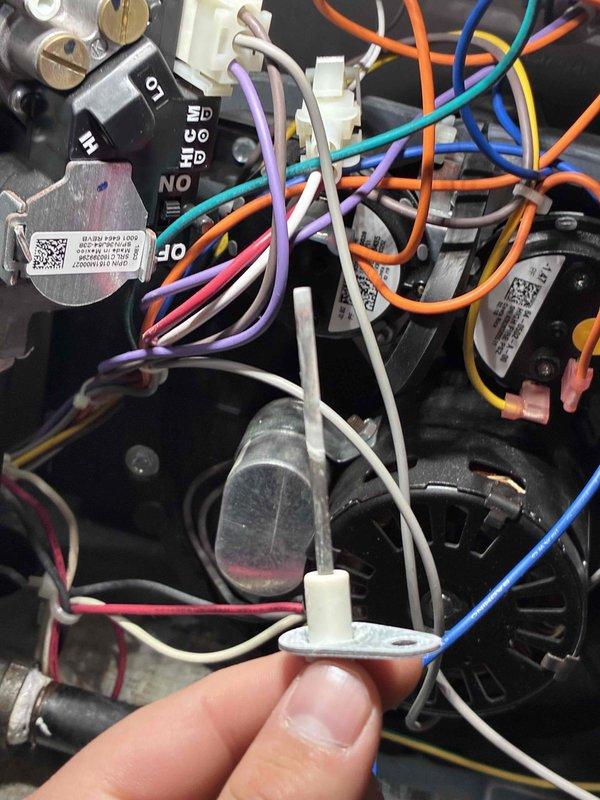 Performed comprehensive electrical inspection on HVAC system with focus on terminal connections and wiring integrity. Conducted voltage testing using SC680 multimeter, confirming proper electrical values at 0.29V across identified circuits. All connections were verified secure and system operation restored to manufacturer specifications.