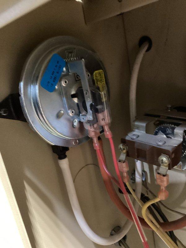Performed diagnostic inspection on residential boiler system, focusing on pressure switch functionality and associated wiring connections. Checked expansion tank, pressure gauge readings, and verified proper operation of shut-off valves in the plumbing infrastructure. All components were confirmed to be in normal working condition with no visible damage or abnormalities detected.
