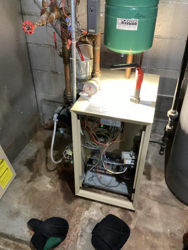 Performed diagnostic inspection on residential boiler system, focusing on pressure switch functionality and associated wiring connections. Checked expansion tank, pressure gauge readings, and verified proper operation of shut-off valves in the plumbing infrastructure. All components were confirmed to be in normal working condition with no visible damage or abnormalities detected.