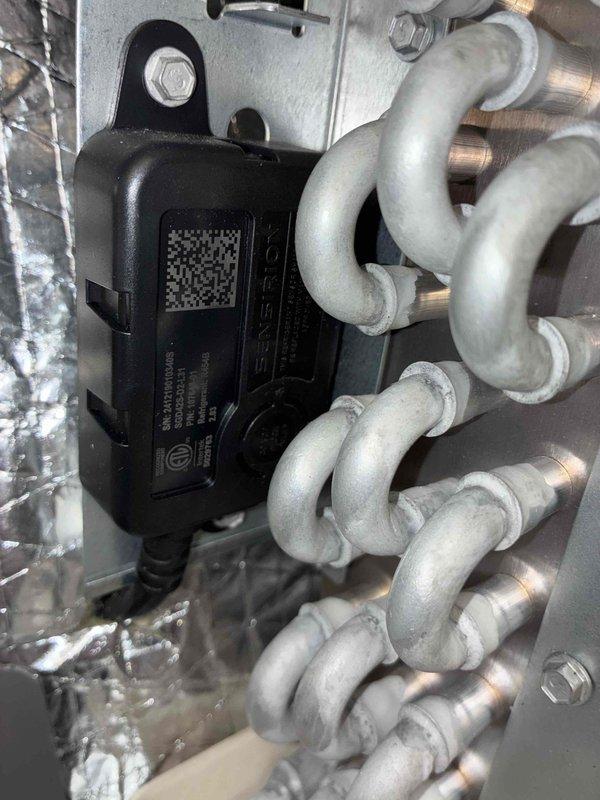 Performed diagnostic inspection of HVAC system circuit board and control components. Examined PCB with connected wiring harness for functionality and verified proper installation of temperature sensor module on refrigerant coils. All components confirmed to be in normal operating condition with no visible damage or abnormalities detected.