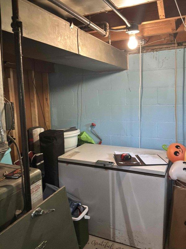 Conducted on-site assessment of existing gas furnace located in basement for replacement estimate and evaluated home for new air conditioning system installation. Documented current equipment configuration, ductwork routing, and available space for new HVAC components, noting that existing furnace is currently operational.