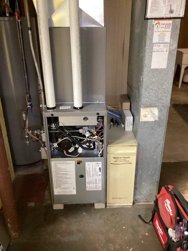 Completed air conditioning tune-up maintenance on residential HVAC system. Performed system inspection, checked refrigerant pressures using manifold gauges, verified proper operation of gas furnace and air handler components, and inspected air filtration system for optimal performance.