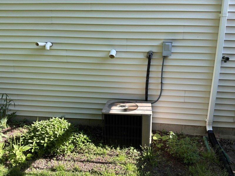Completed comprehensive estimate for replacement of 30-year-old residential air conditioning system. Assessed existing outdoor condensing unit, refrigerant lines, electrical disconnect, and indoor air handler components to provide accurate replacement specifications and recommendations for updated HVAC equipment.