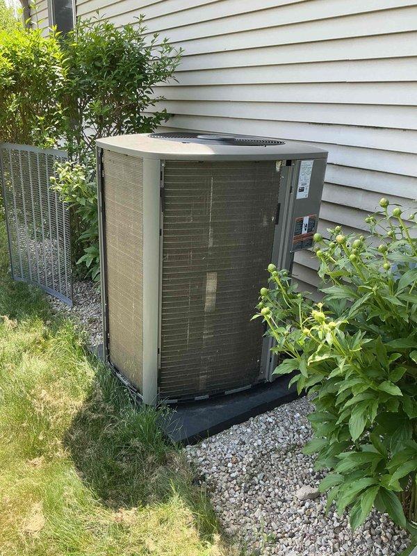 Completed comprehensive air conditioning tune-up on residential outdoor condensing unit. Performed standard preventive maintenance procedures including system inspection, cleaning, and performance verification. Unit found in good operating condition with well-maintained surrounding area and proper equipment placement on gravel pad.