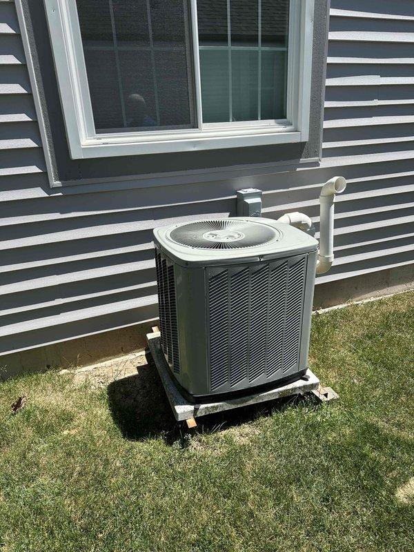 Conducted estimate for complete HVAC system replacement at residential property. Assessed existing furnace with failed blower motor resulting in no airflow to conditioned spaces. Evaluated outdoor condensing unit and indoor air handler to provide comprehensive replacement recommendations for both heating and cooling equipment.
