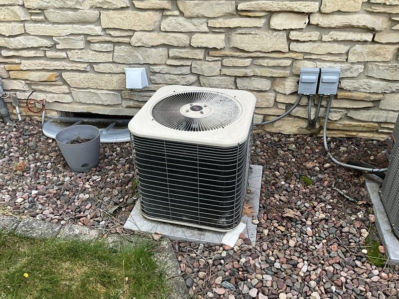 Responded to service call for failed blower motor on natural gas furnace located in basement. Assessed existing HVAC system including basement-installed furnace and outdoor air conditioning condenser unit. Provided comprehensive estimate for complete furnace and AC replacement system due to age and condition of equipment.