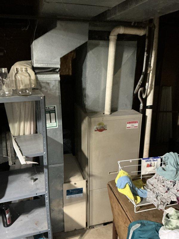 Responded to emergency service call for non-functional air conditioning system. Performed comprehensive assessment of existing HVAC equipment including furnace and AC unit, documented current system configuration with exterior venting and indoor mechanical components, and provided detailed replacement estimate for complete heating and cooling system upgrade.