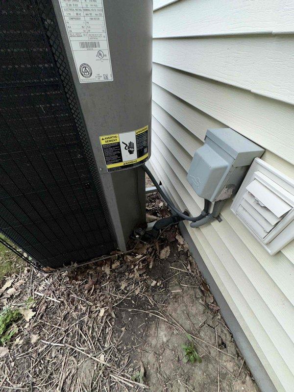 Performed site assessment of non-functional Carrier outdoor condensing unit (ACR22) and documented existing equipment condition with photographs. Evaluated installation location, electrical disconnect, and surrounding clearances to prepare comprehensive replacement estimate for failed air conditioning system.