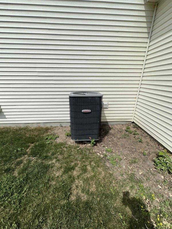 Performed site assessment of non-functional Carrier outdoor condensing unit (ACR22) and documented existing equipment condition with photographs. Evaluated installation location, electrical disconnect, and surrounding clearances to prepare comprehensive replacement estimate for failed air conditioning system.