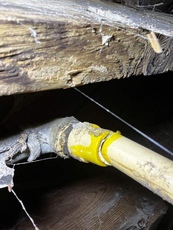 Inspected and diagnose the source of a leak in Waldorf, Maryland