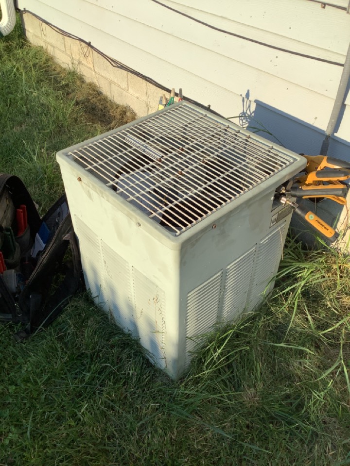 Servicing an 21 y/o r-22 air conditioner 