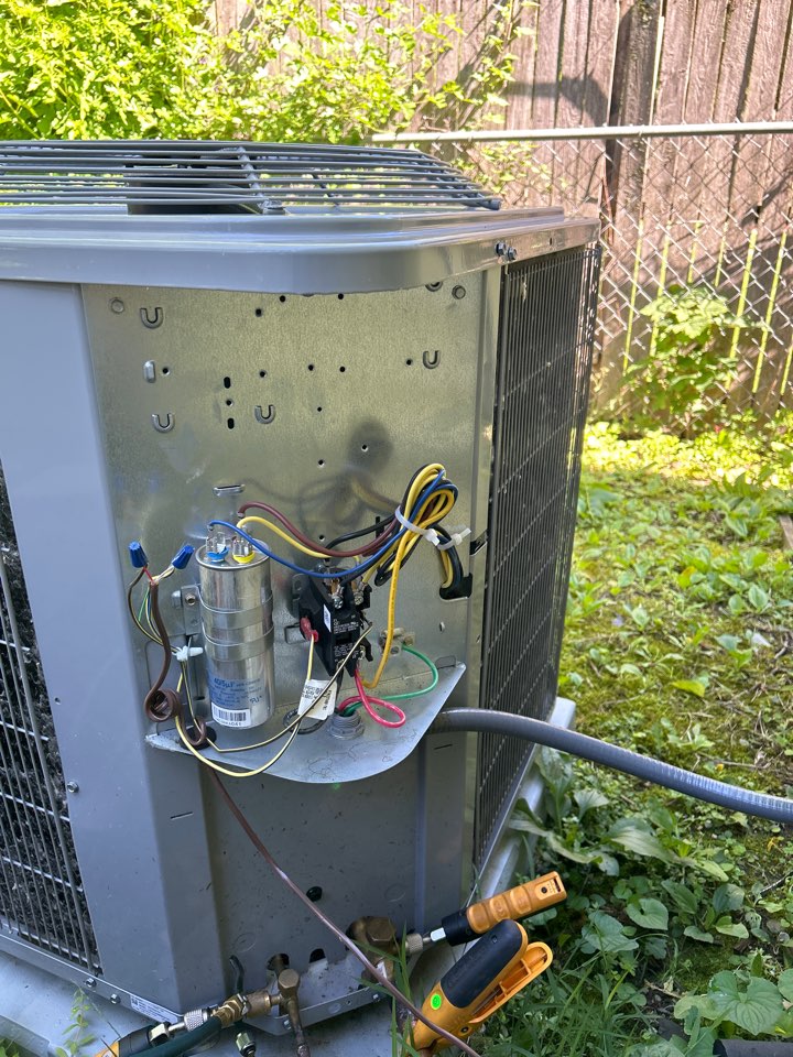 Performed an air conditioning evaluation on a Carrier unit; during the evaluation we found the unit overcharged and fixed the refrigerant levels. 