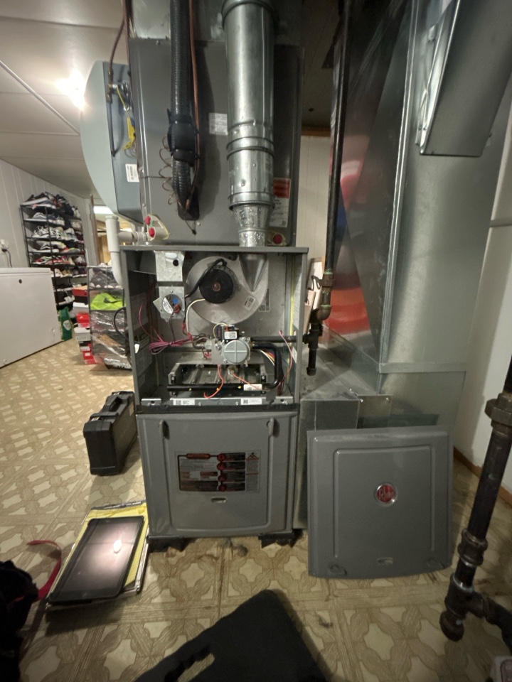 Performed furnace tune up and evaluation on a Rheem system for one of our VIP customers; found the humidifier pad dirty, replaced and all else was ok. 