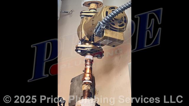 Pride Plumbing came out to install a new Bell & Gossett recirculating booster pump at a water heater. We removed the leaking booster pump, cleaned the pump flanges, installed the new flange gaskets onto the new pump, and then installed it back onto the flanges. After the pump was installed, we turned the water back on, tested for leaks, and then wired in the power whip. Finally, we tested the new recirculating pump for proper operation.