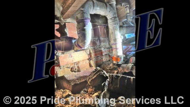 Pride Plumbing was called out for a water leak underneath the home. Our inspection found that a drainpipe had come loose from a California vent. We replaced the drainpipe with new PVC piping and fittings and a 90-degree PVC elbow, attached the drainpipe to the existing cast iron main drain stack with a new no-hub coupling, and corrected the issue.