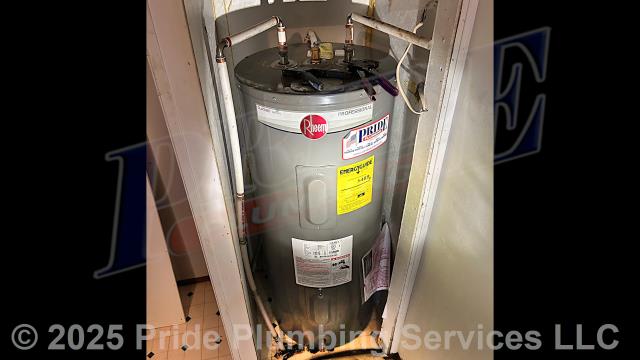 Pride Plumbing came out and replaced a 40-gallon electric Whirlpool water heater that was producing a sulfur odor with a new 40-gallon electric Rheem PROE40-M2-RH95 model. First, after disconnecting its electrical connections and inlet and outlet water lines, we removed and disposed of the old water heater. Then we installed the new water heater, ball water shut-off valves, PEX and stainless-steel water supply lines to the water heater connectors, a brass drain valve, and wired up the electrical connections to the new water heater (adding a Romex connector). Finally, we bled the air out of the water lines, ensured that the unit’s temperature and pressure (T&P) relief valve was properly vented, and set the unit to its appropriate operating temperature.