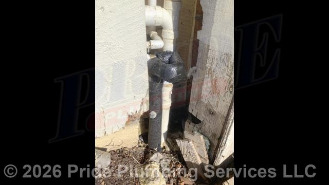 Pride Plumbing was called out for a water leak at an outbuilding. Our inspection found that the pipes had frozen and burst due to not being insulated. We cut out and replaced the cracked section of pipe with new PVC piping and fittings (adding a new PVC tee and 90-degree elbow). We then insulated the exposed pipes.