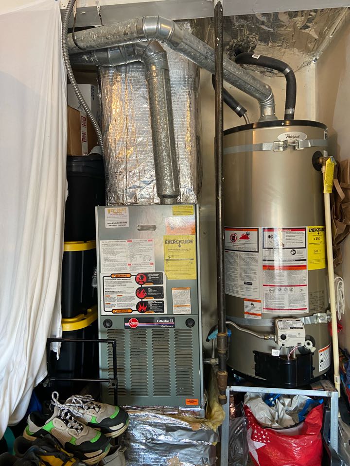 Visiting a new customer to diagnose 20 year old furnace. Found bad blower motor.