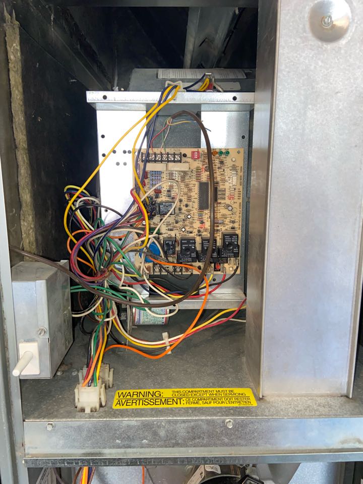 Visiting a new customer to diagnose 20 year old furnace. Found bad blower motor.