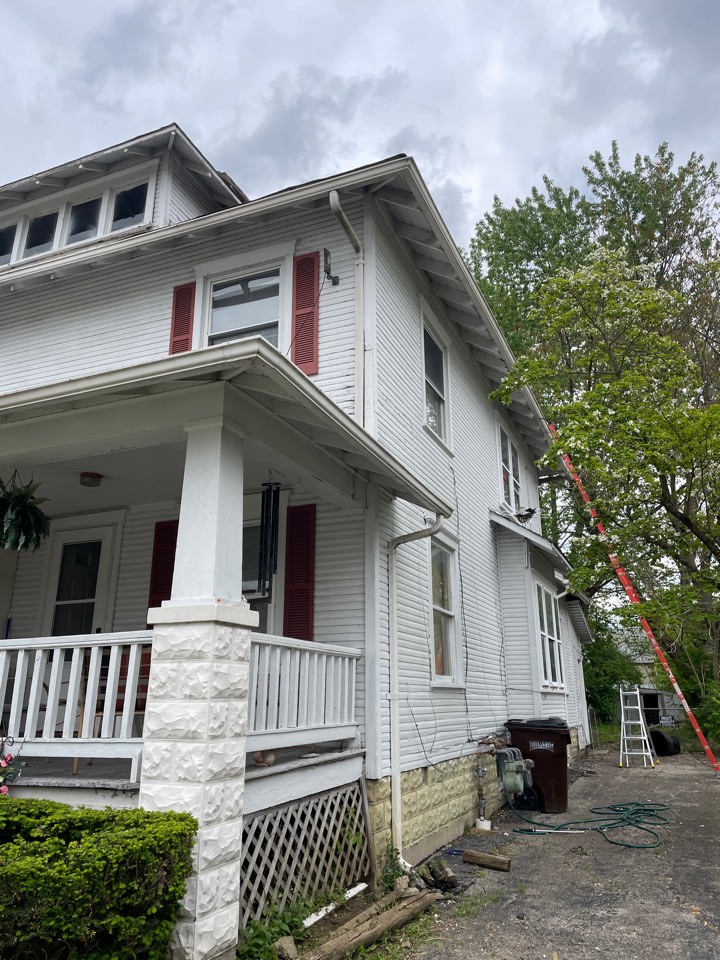 Free estimate to replace old asphalt shingle roof in Springboro, Ohio.