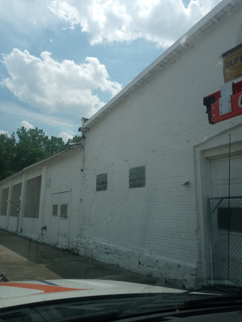 
Roof coating installation using Karnak 502 seam sealer over an existing commercial metal panel roof in Springfield, Ohio. 