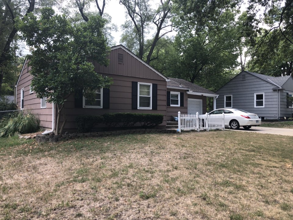 Prairie Village, KS - Woodpecker problems. Measuring for James Hardie Cement Siding. Prairie Village, KS - Woodpecker problems. Measuring for James Hardie Cement Siding.