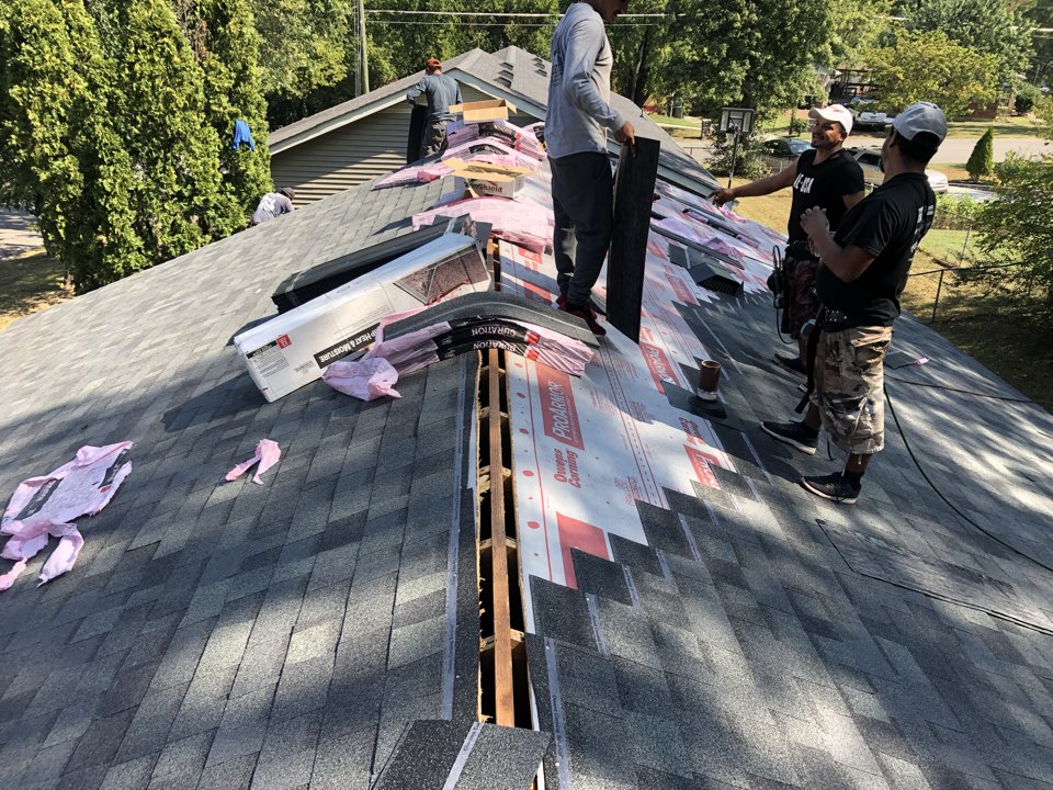 Cutting in for Ridgevent on a beautiful Estate Gray Duration Roof! Cutting in for Ridgevent on a beautiful Estate Gray Duration Roof!
