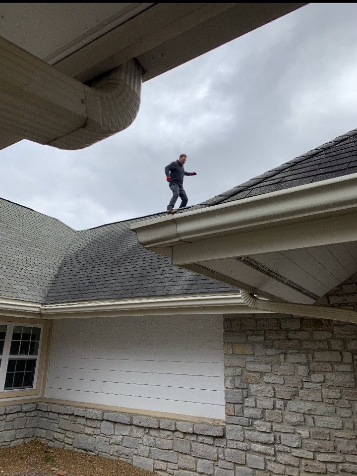 Big gutter or tiny Daniel? Big gutter or tiny Daniel?