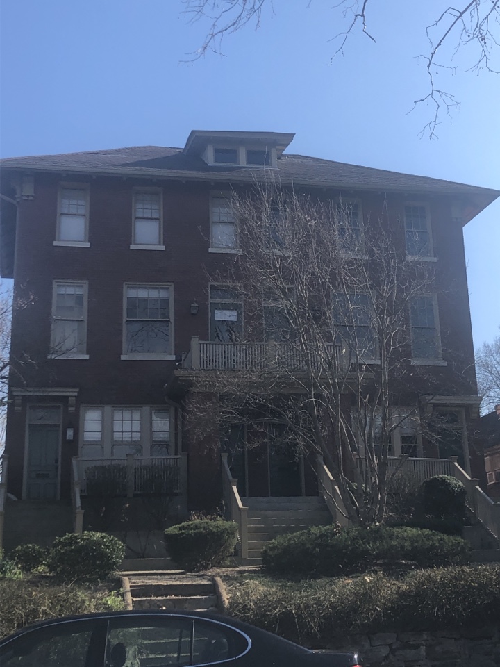 Emergency tarp needed on this roof. Lots of residents to help in Nashville. Emergency tarp needed on this roof. Lots of residents to help in Nashville.