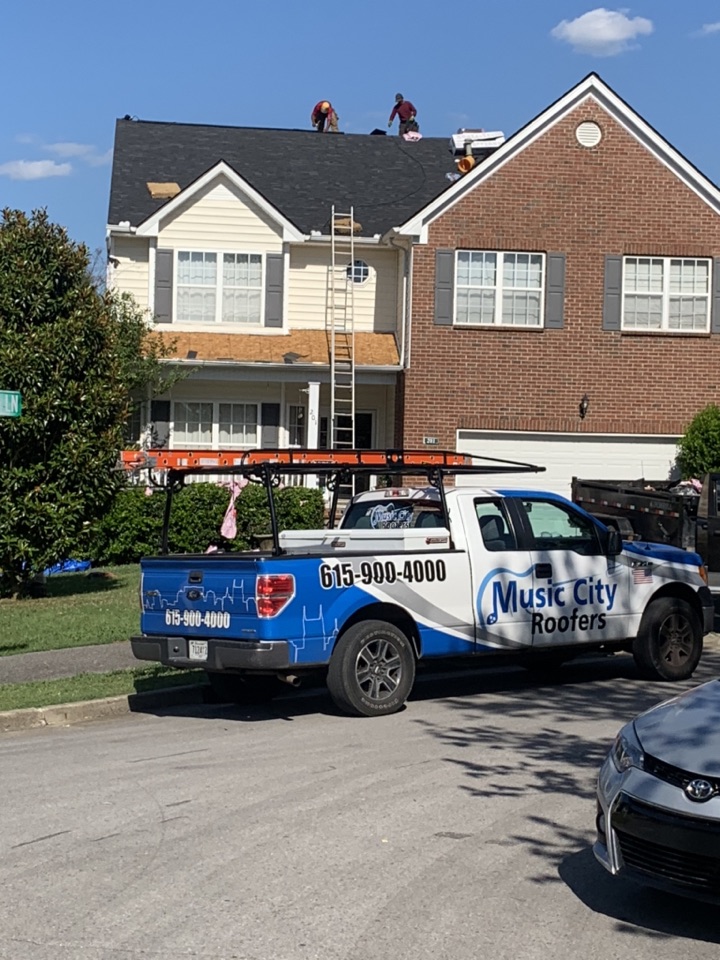 Another roof going on by Music City Roofers. In Antioch TN. Owens Corning Oakridge Onyx Black Another roof going on by Music City Roofers. In Antioch TN. Owens Corning Oakridge Onyx Black