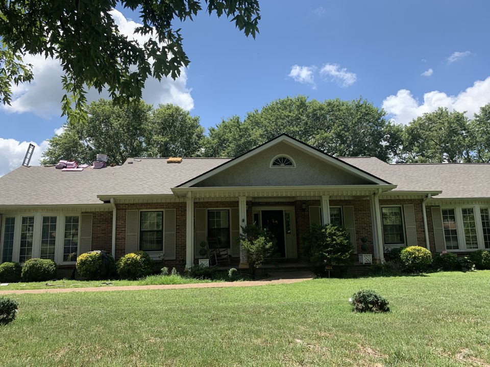 We love build days. We love what we do. Providing great roofing systems. We cover your home and business for life. Owens Corning Oakridge And color Driftwood. Doing the home and the barn. #countrylife, #lovewhatwedo, #musiccityroofers, #nashvillestrong. 