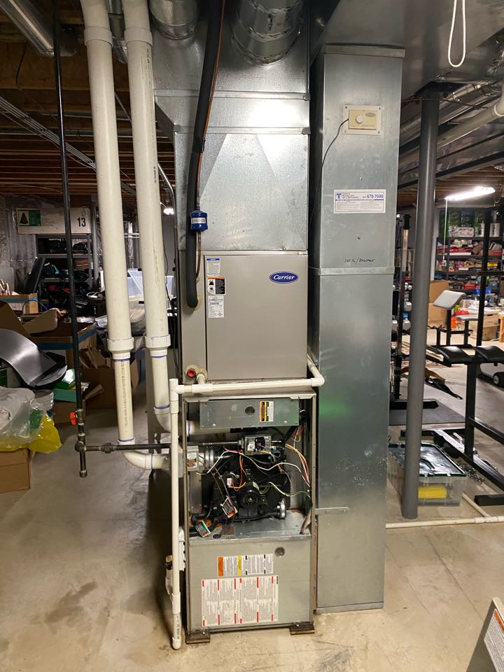 Providing an estimate for replacing a Carrier furnace and air conditioner with a Daikin VRV heat pump system and modulating gas furnace, in South Barrington, IL 60010
