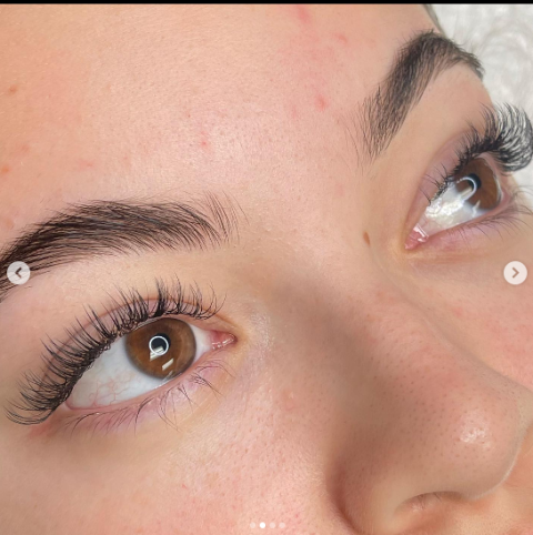 Our custom eyelash extensions showcase your eye lashes.